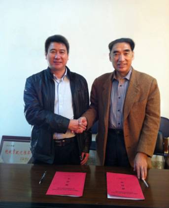 两会签约.jpg